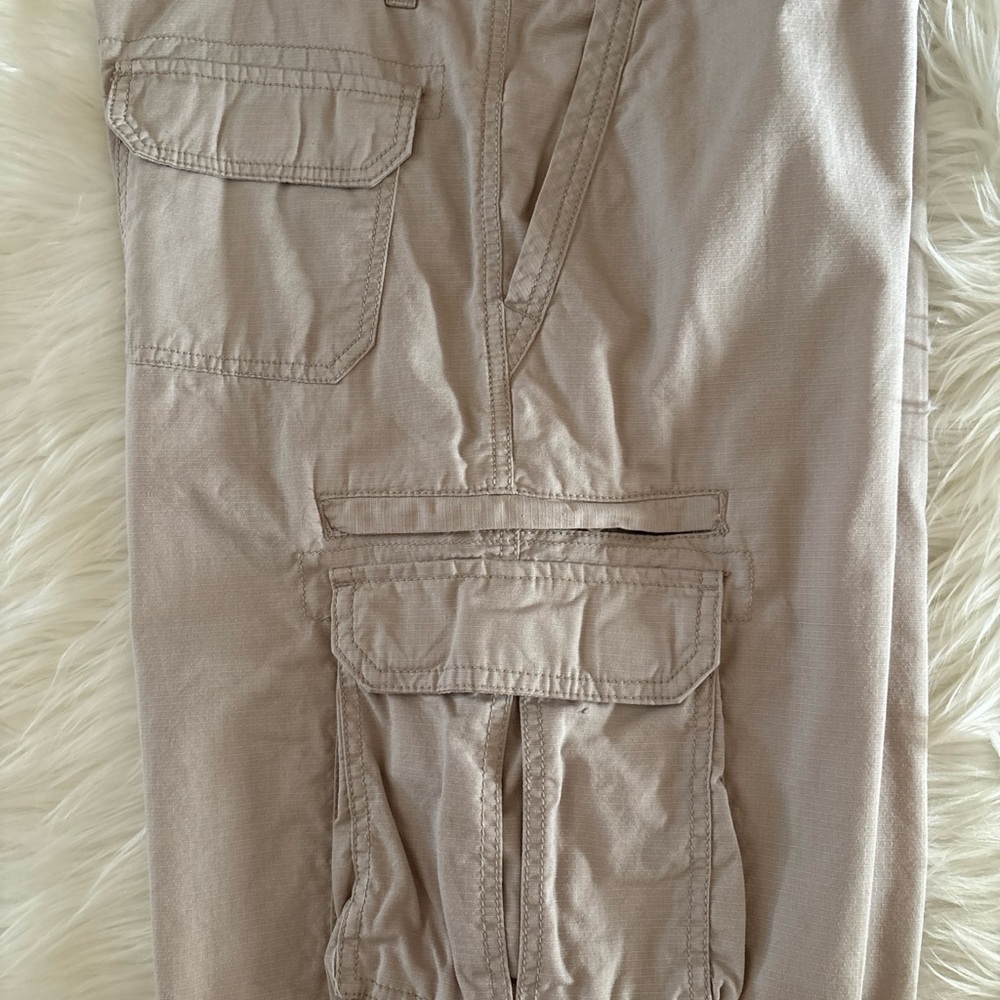 Rugged Trails Outdoor Adventure Cargo Shorts In Size W36 Khaki Beige